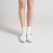 La tennis blanche en toile de Spring Court