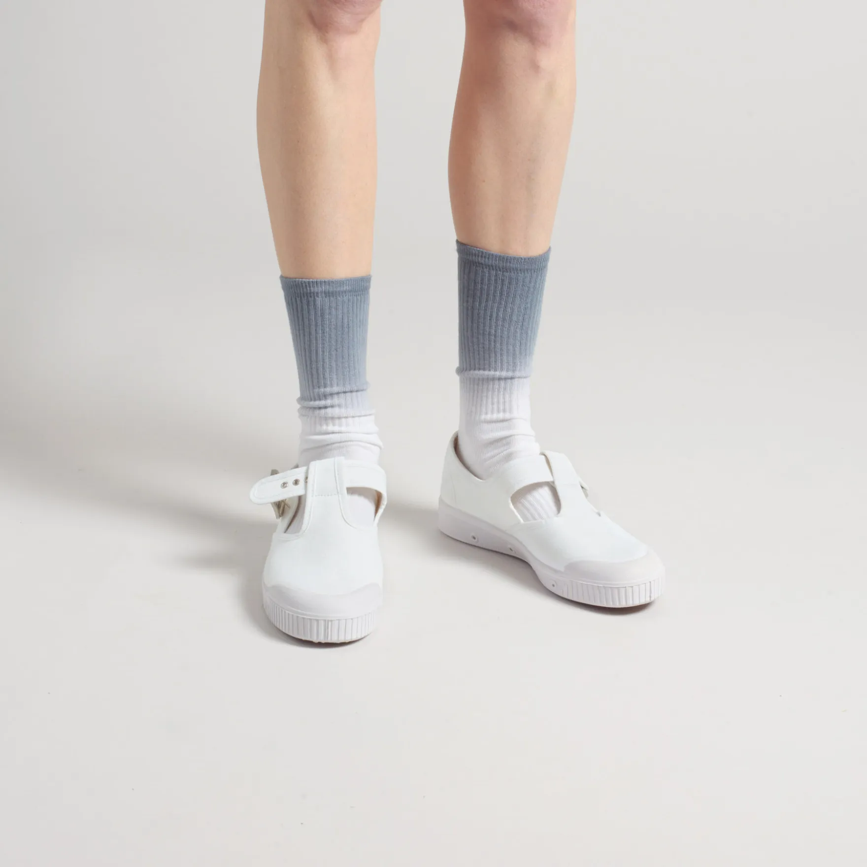 La tennis blanche en toile de Spring Court
