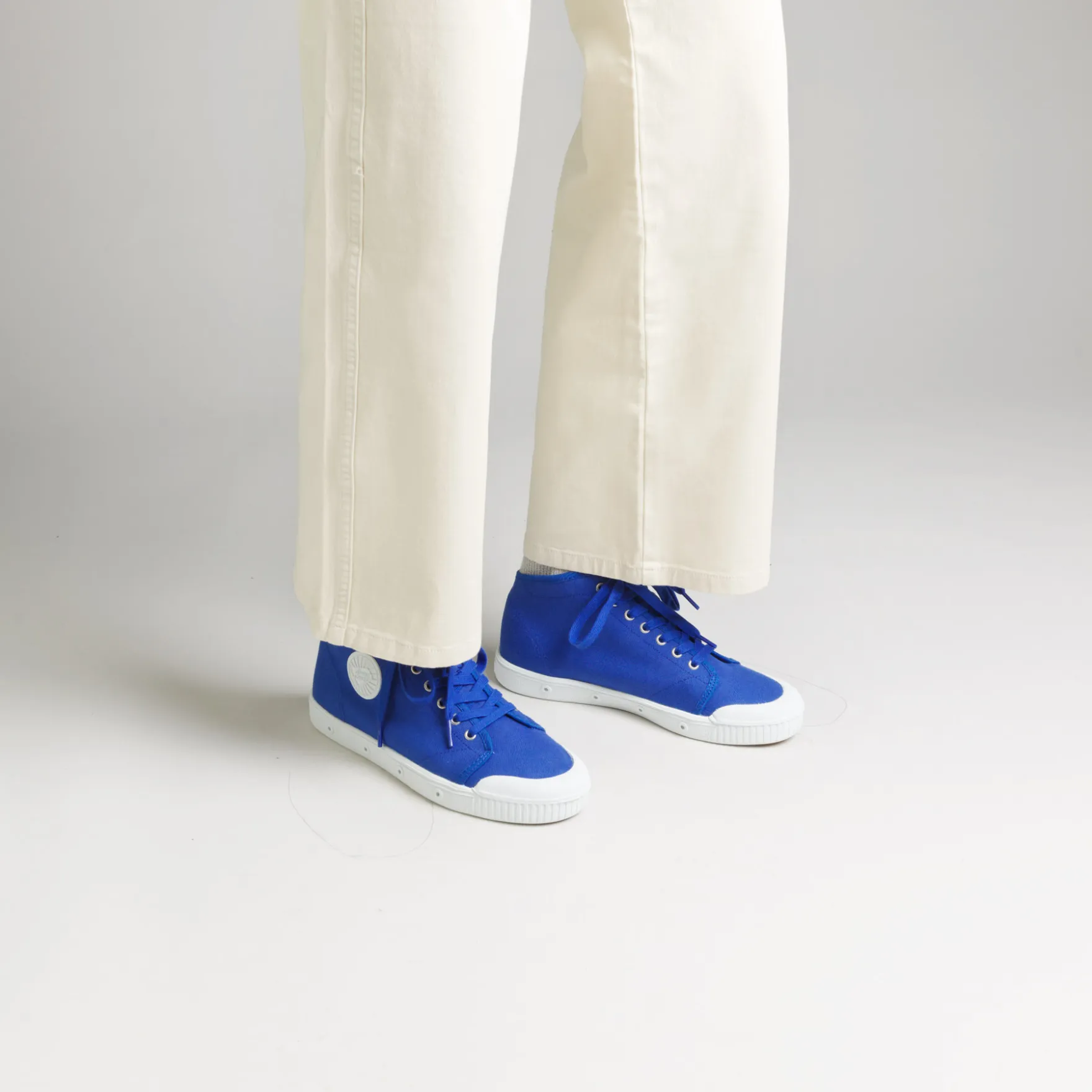 B2 CANVAS