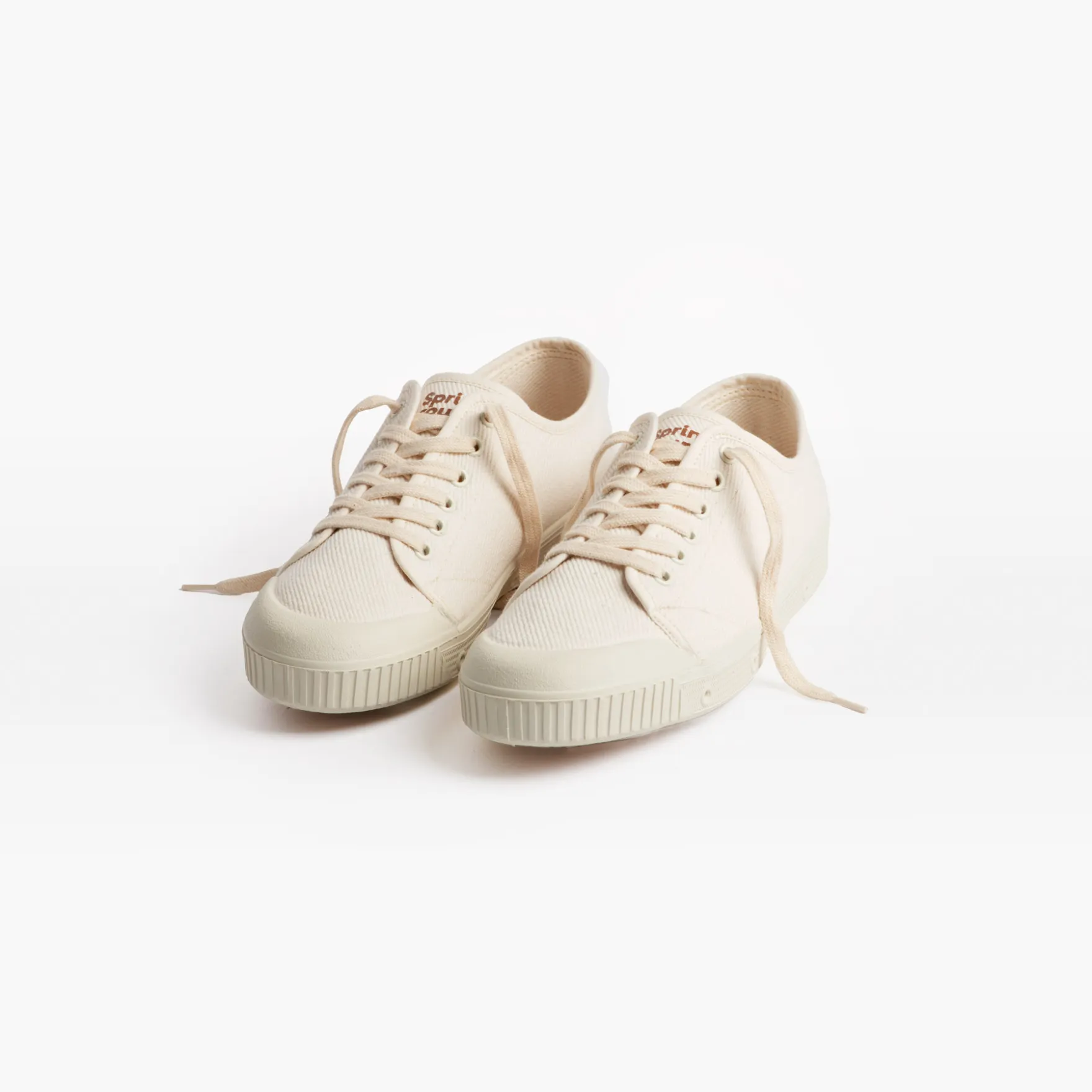 La tennis blanche en toile de Spring Court