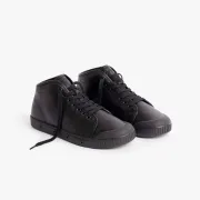 La basket noire en cuir de Spring Court