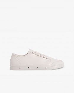 Low top leather trainer