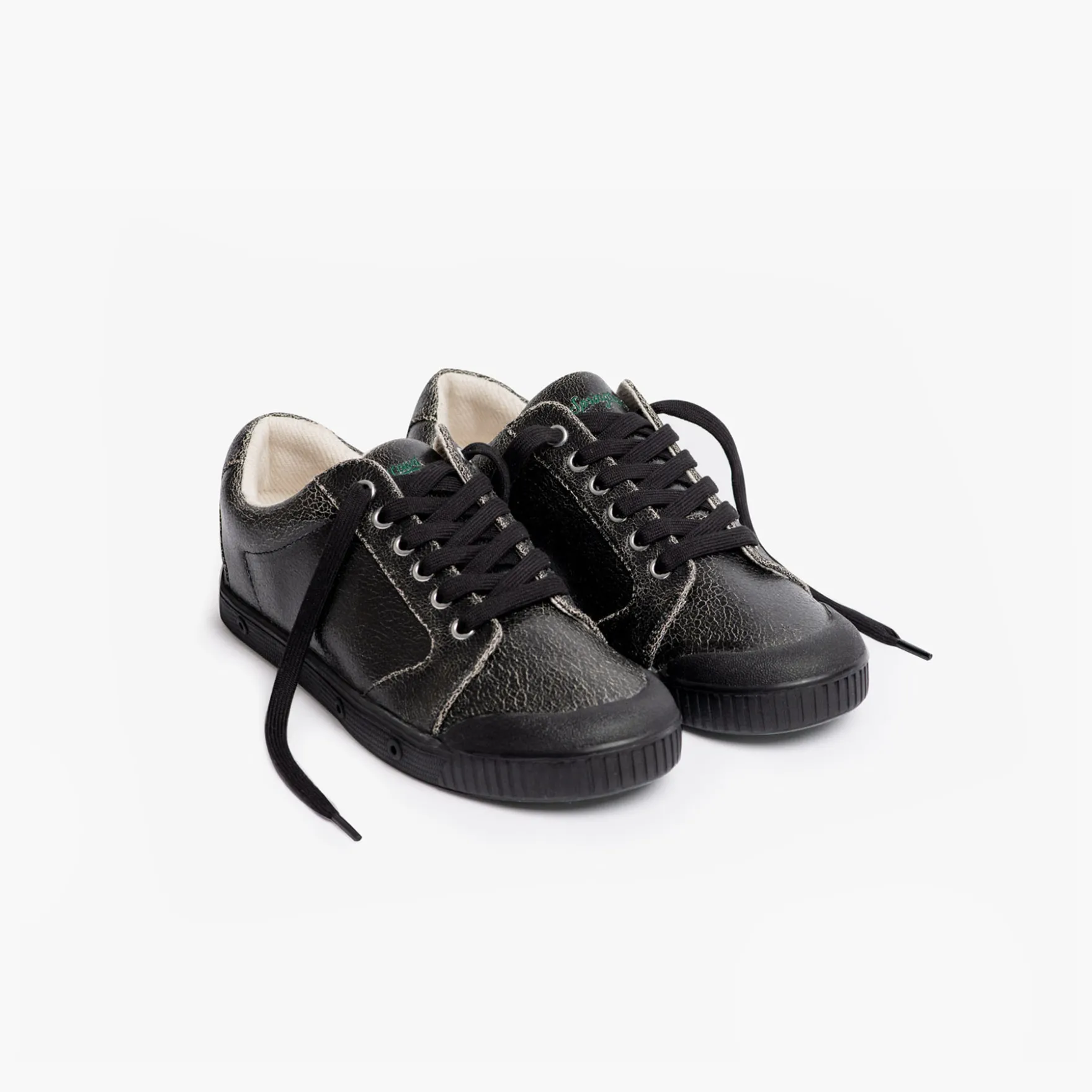 basket noire en cuir