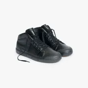 La basket noire en cuir de Spring Court