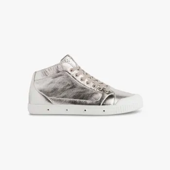 La basket gris métallisé en cuir de Spring Court