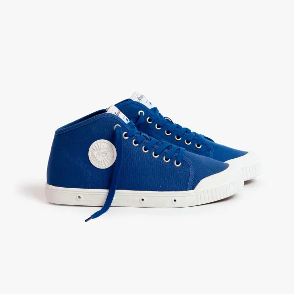 La basket bleu en toile de Spring Court