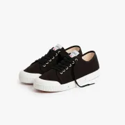 La tennis noire en toile de Spring Court