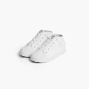 La basket enfant blanche en toile de Spring Court