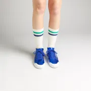 La basket bleu métallisé en cuir de Spring Court