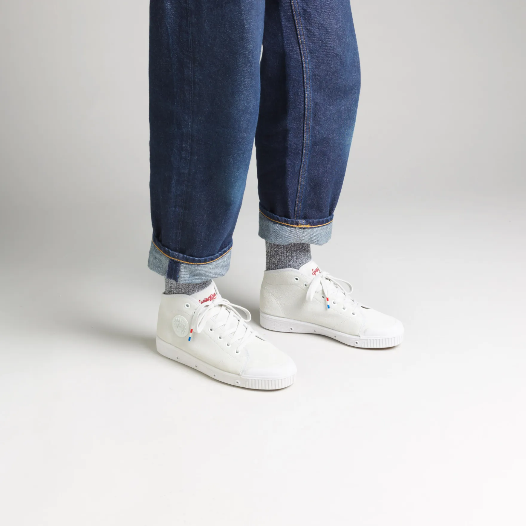 La basket blanche en cuir suede de Spring Court