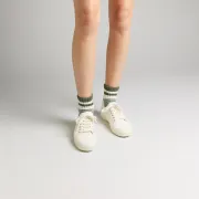 La tennis écrue en toile délavée de Spring Court